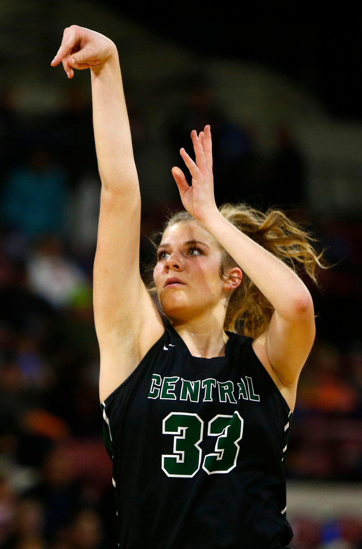 Hardin holds on to beat Billings Central, 44-41